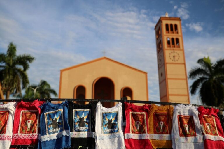 Falta de dinheiro em espécie durante o Festival de Parintins