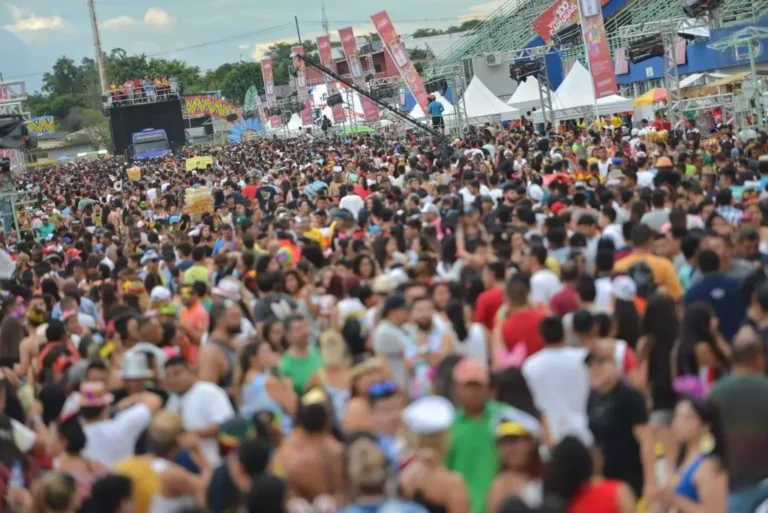 Veja o horário de funcionamento do comércio na semana do Carnaval 2025 em Manaus