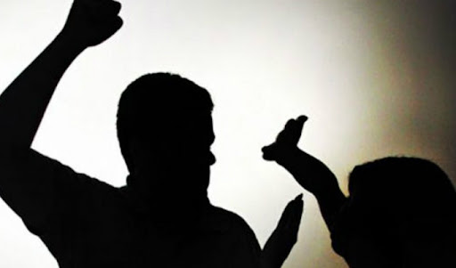 Homem ameaça mulher com arma após ela fazer denúncia contra ele no AM