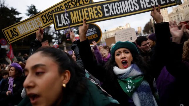 Milhares de pessoas marcham em Madri pelos direitos das mulheres