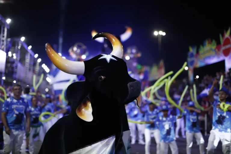 Boi Caprichoso emociona e contagia foliões no Carnaboi 2025 em Parintins