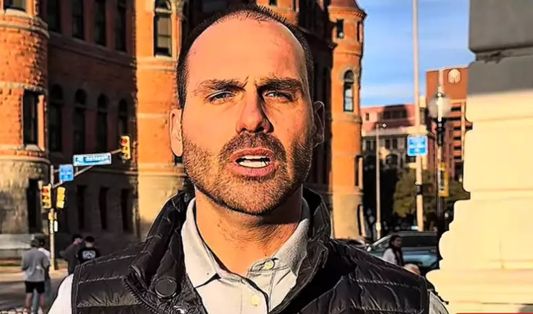 Eduardo Bolsonaro anuncia que decidiu ficar nos EUA e se licenciar da Câmara