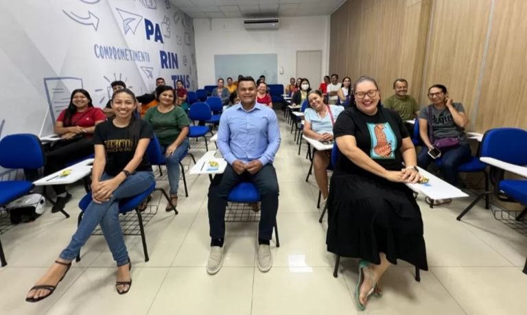Curso de Turismo encerra com artesãos em Parintins