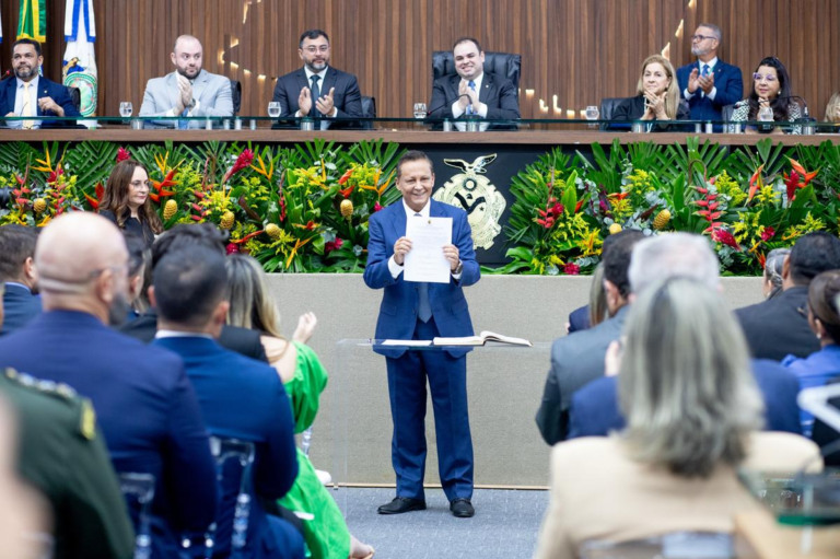 Deputados do Amazonas gastaram R$ 1 milhão do cotão durante as férias