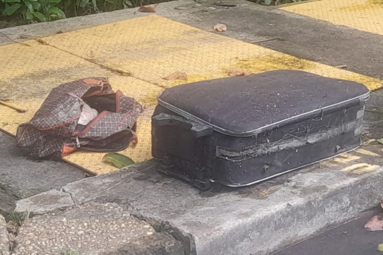 Corpo esquartejado é encontrado em bolsa e mala em igarapé de Manaus