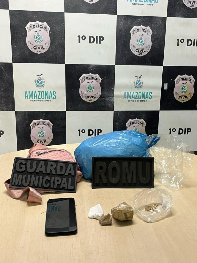 Caminhoneiro é preso após ser flagrado vendendo drogas em frente ao Mercado Municipal em Manaus