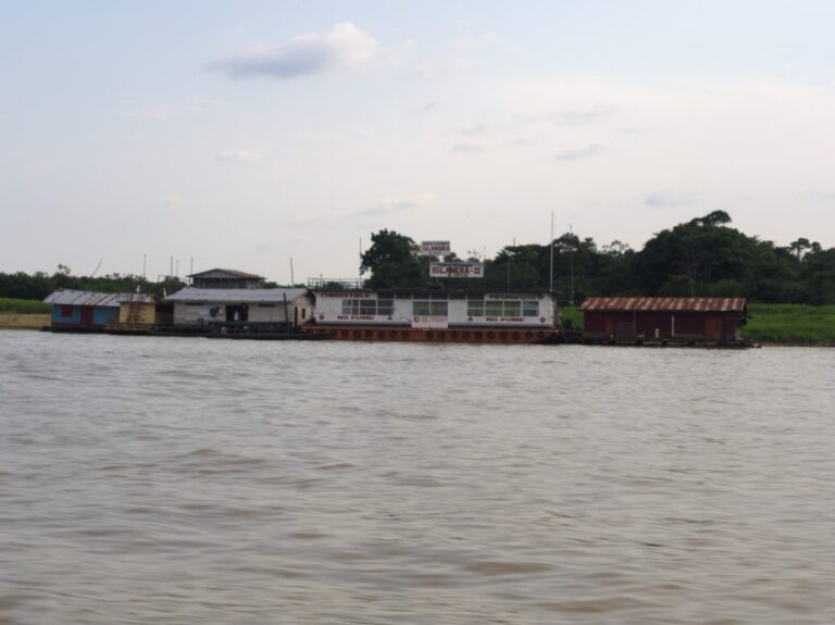 Doenças aumentam em Benjamin Constant após suspeita de poluição no Rio Javari causada por descarte irregular de lixo no Peru