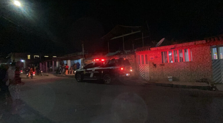Homem assassina o irmão e a madrasta com várias facadas após sair de adega no Jorge Teixeira, em Manaus