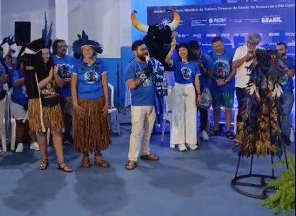 Caprichoso Apresenta o Projeto “É Tempo de Retomada” e Exibe Manto Sagrado Tupinambá para o Festival de Parintins 2025