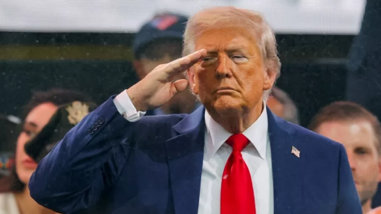 Trump critica Irã e diz que ‘todos devem sair de Teerã imediatamente’