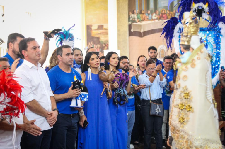Boi Caprichoso celebra Festival de Parintins em missa na Catedral de Nossa Senhora do Carmo