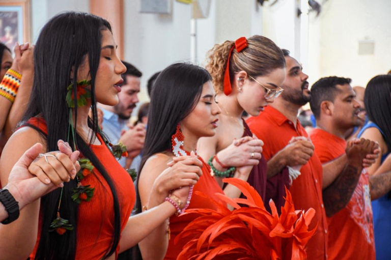 Garantido prestigia missa em ação de graças pelo 58º Festival Folclórico de Parintins