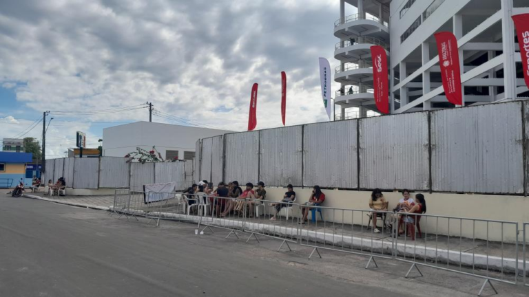 Em Parintins, filas ao redor do Bumbódromo são desfeitas após fiscalização