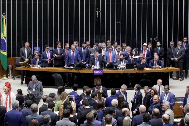 Saiba quais deputados do Amazonas votaram para derrubar decreto de Lula sobre aumento do IOF